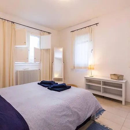 Apartment Quiet Flat With Private Free Garage Outside Ztl *