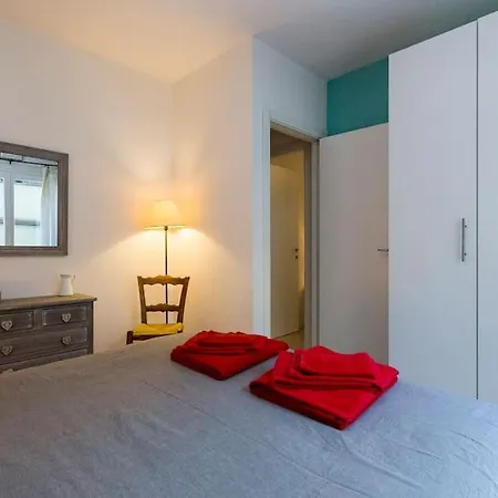 Apartment Quiet Flat With Private Free Garage Outside Ztl