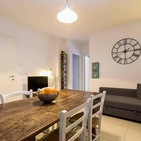 Apartment Quiet Flat With Private Free Garage Outside Ztl *