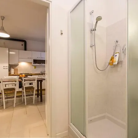 Quiet Flat With Private Free Garage Outside Ztl Apartment *